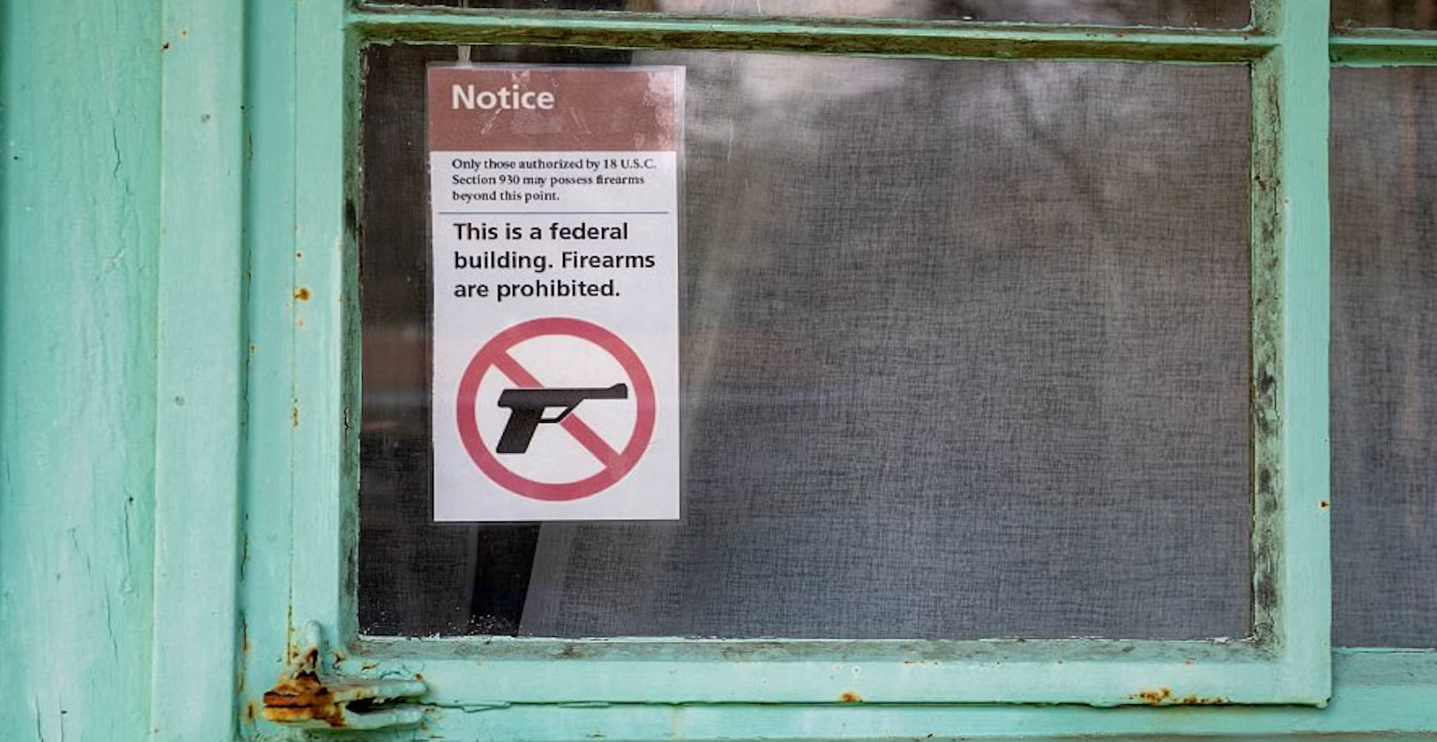 Sign stating no guns in this Federal Building
